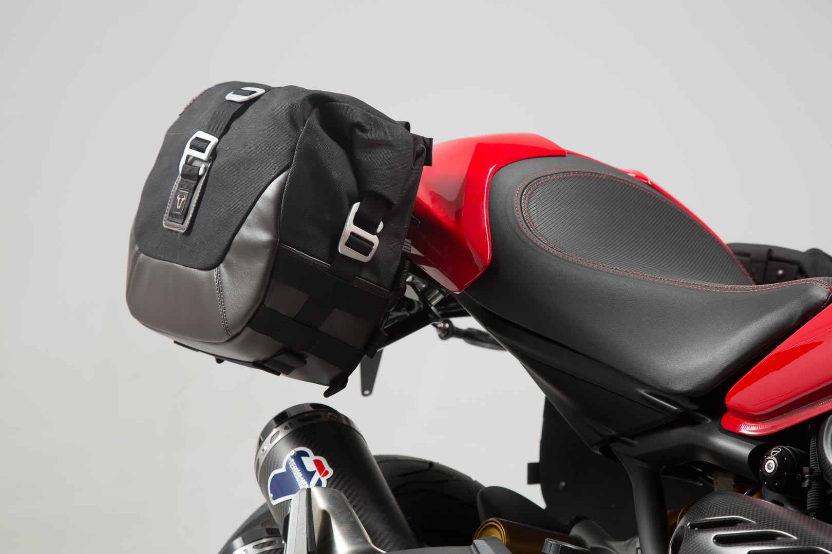 SW-Motech Legend Gear side bag system LC